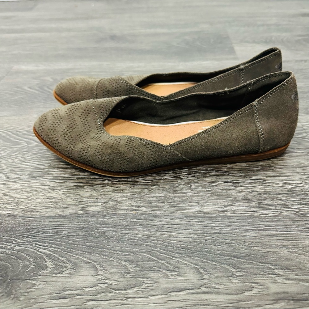 Toms Jutti Suede Toe Flats Olive Brown Size 6.5 - Picture 1 of 8